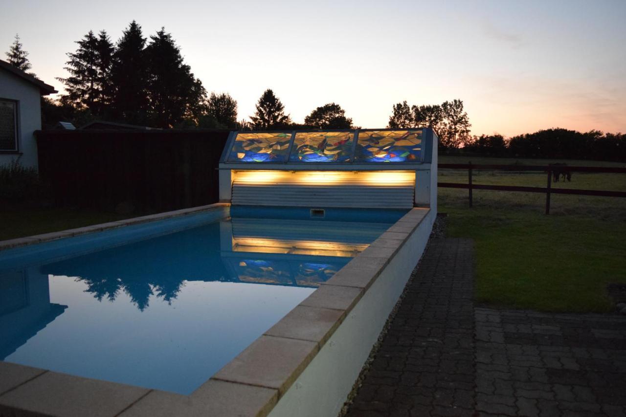 Landhaus Hideaway Mit Aussenpool, Sauna Und Kamin Bosau Exteriör bild